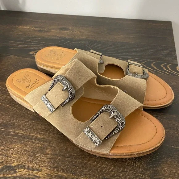 Sandals from Buckle. Size 10. - Picture 1 of 3